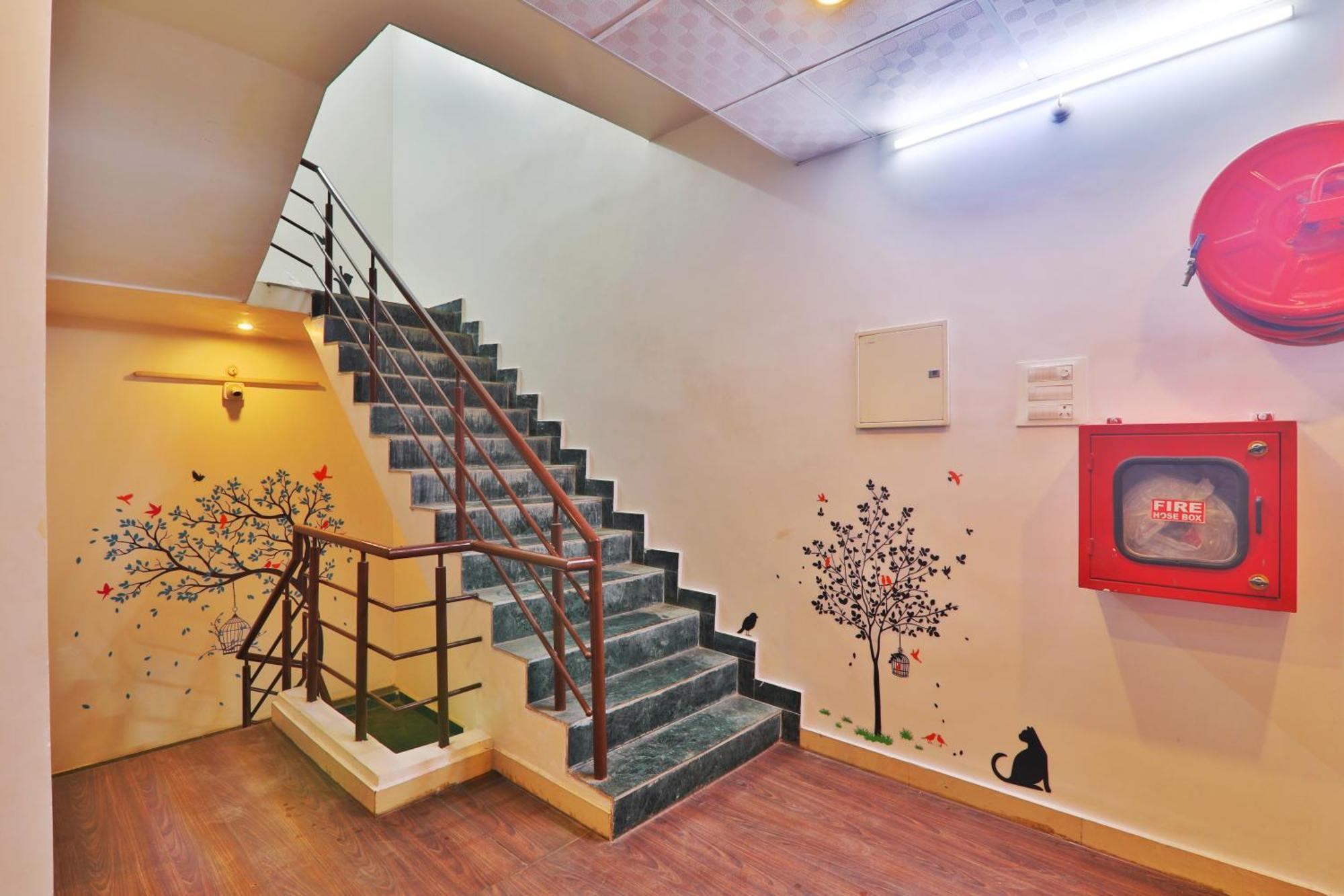 Divine Glory Hotel ลัคเนา ภายนอก รูปภาพ