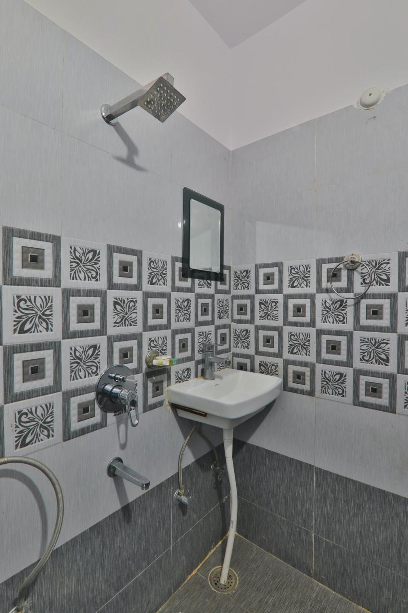 Divine Glory Hotel ลัคเนา ภายนอก รูปภาพ
